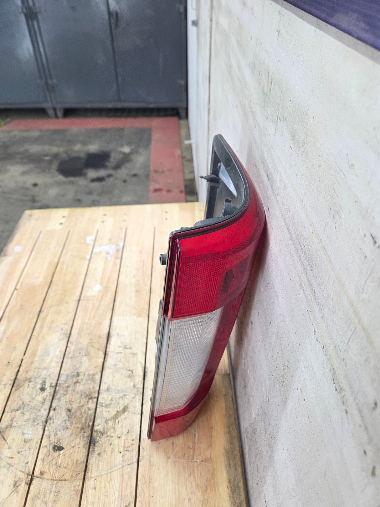 2017-2019 Ford Super Duty F250 F350 F450 F550 RH Passenger Side Tail Light Halogen HC3B-13B504-AD