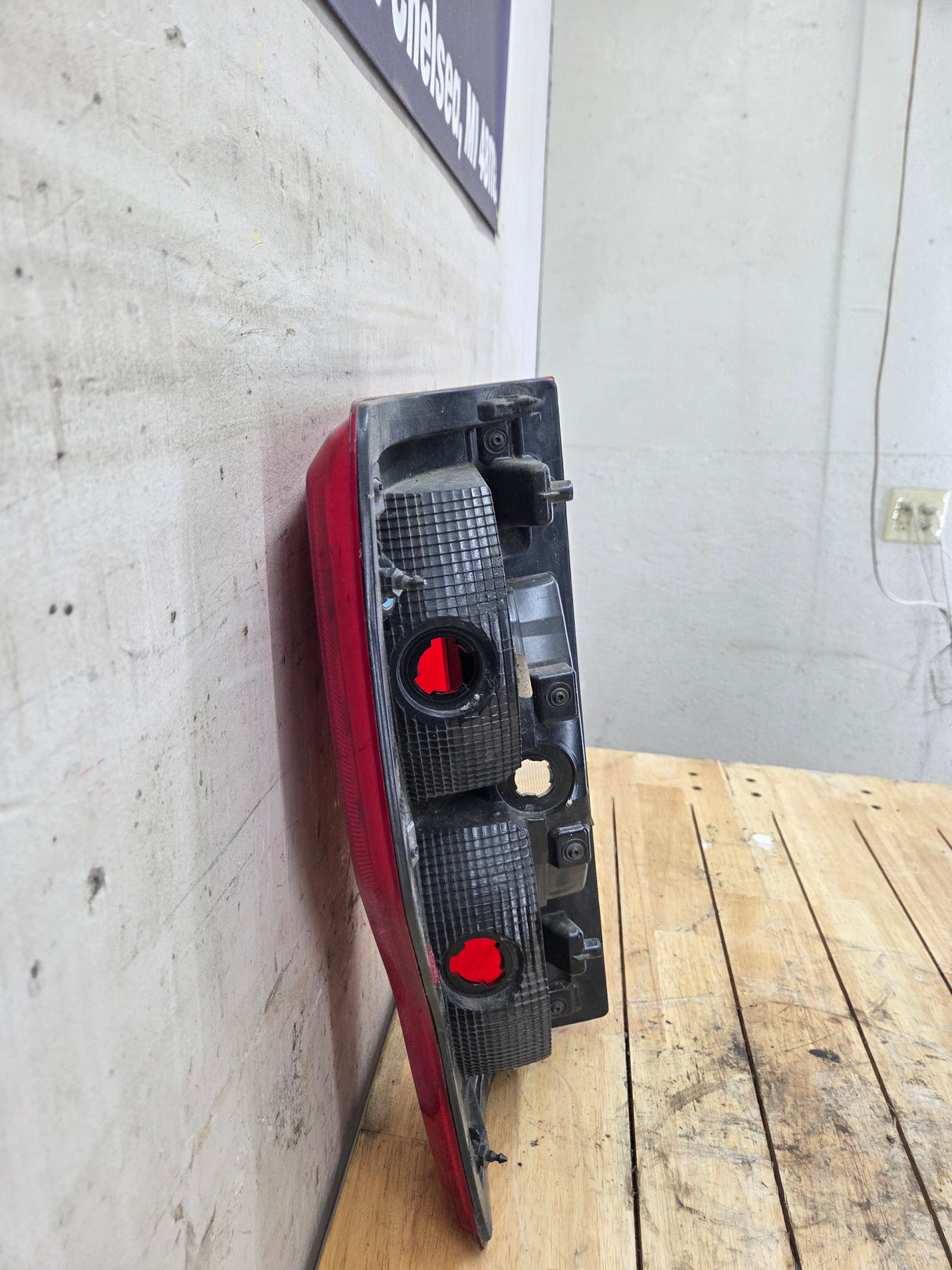 2017-2019 Ford Super Duty F250 F350 F450 F550 RH Passenger Side Tail Light Halogen HC3B-13B504-AD