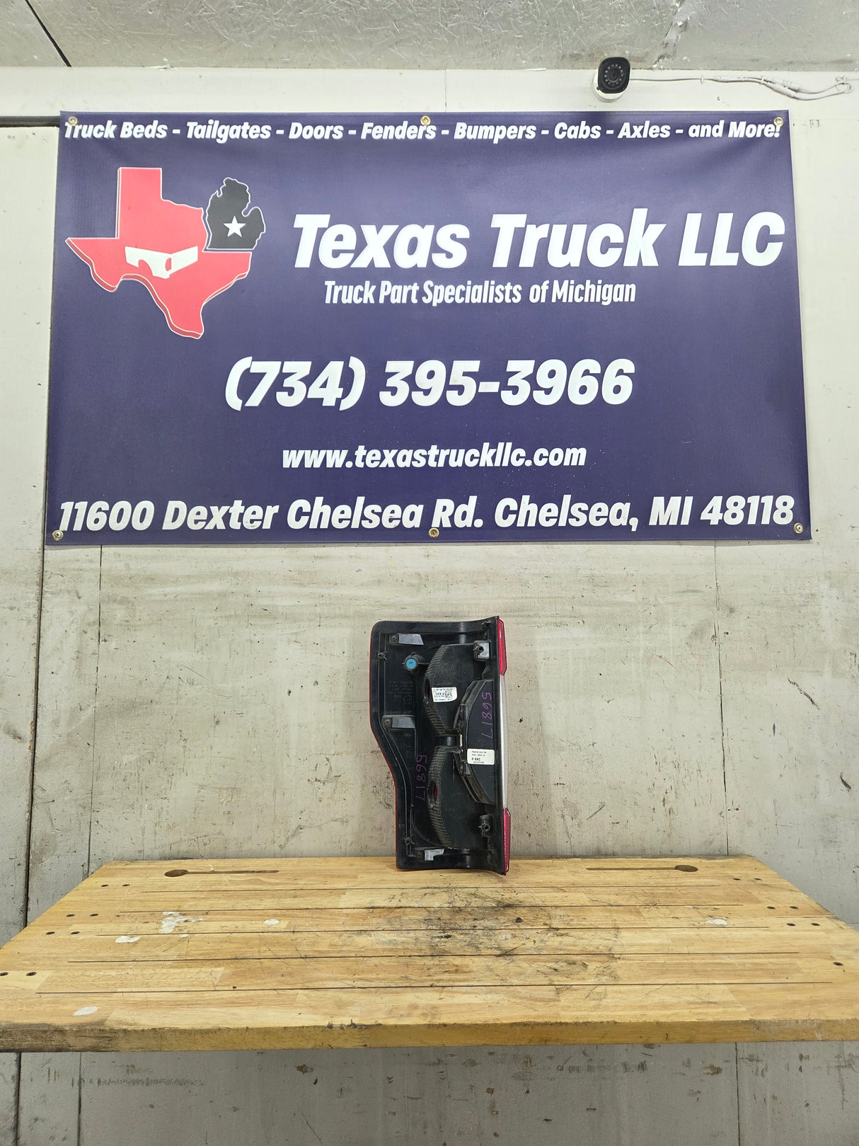 2017-2019 Ford Super Duty F250 F350 F450 F550 RH Passenger Side Tail Light Halogen HC3B-13B504-AD