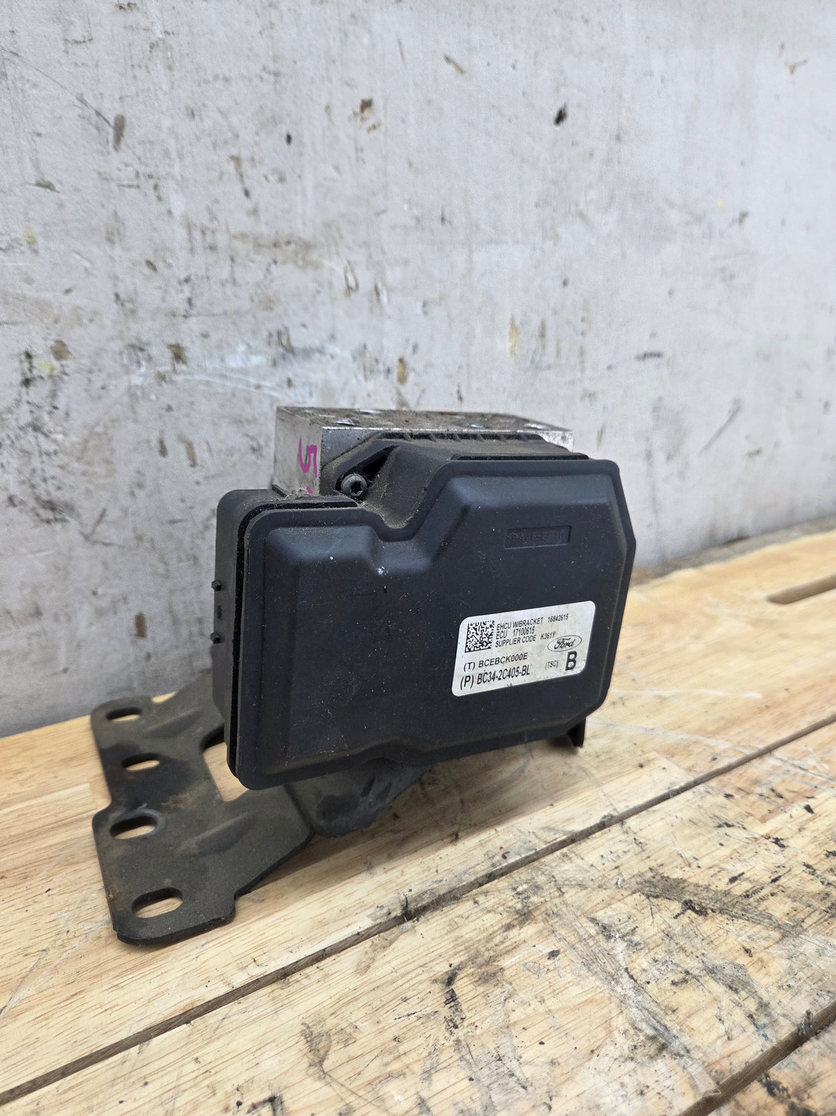 2011-2012 Ford Super Duty F250 F350 ABS Pump Module Control Assembly - BC34-2C405-BL