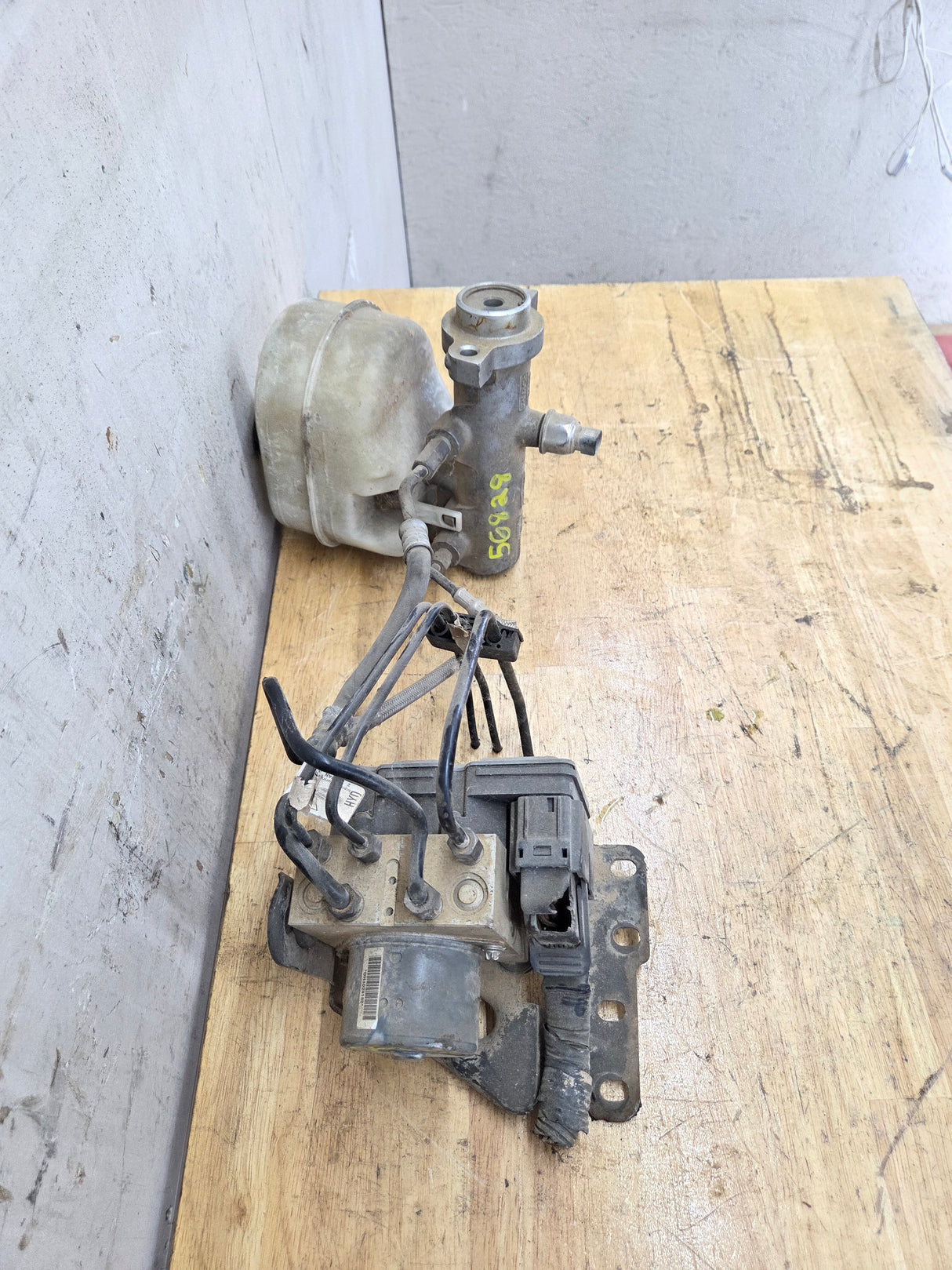 2012 Ford Super Duty F250 F250 ABS Pump Module Control Assembly - BC34-2C346-AH