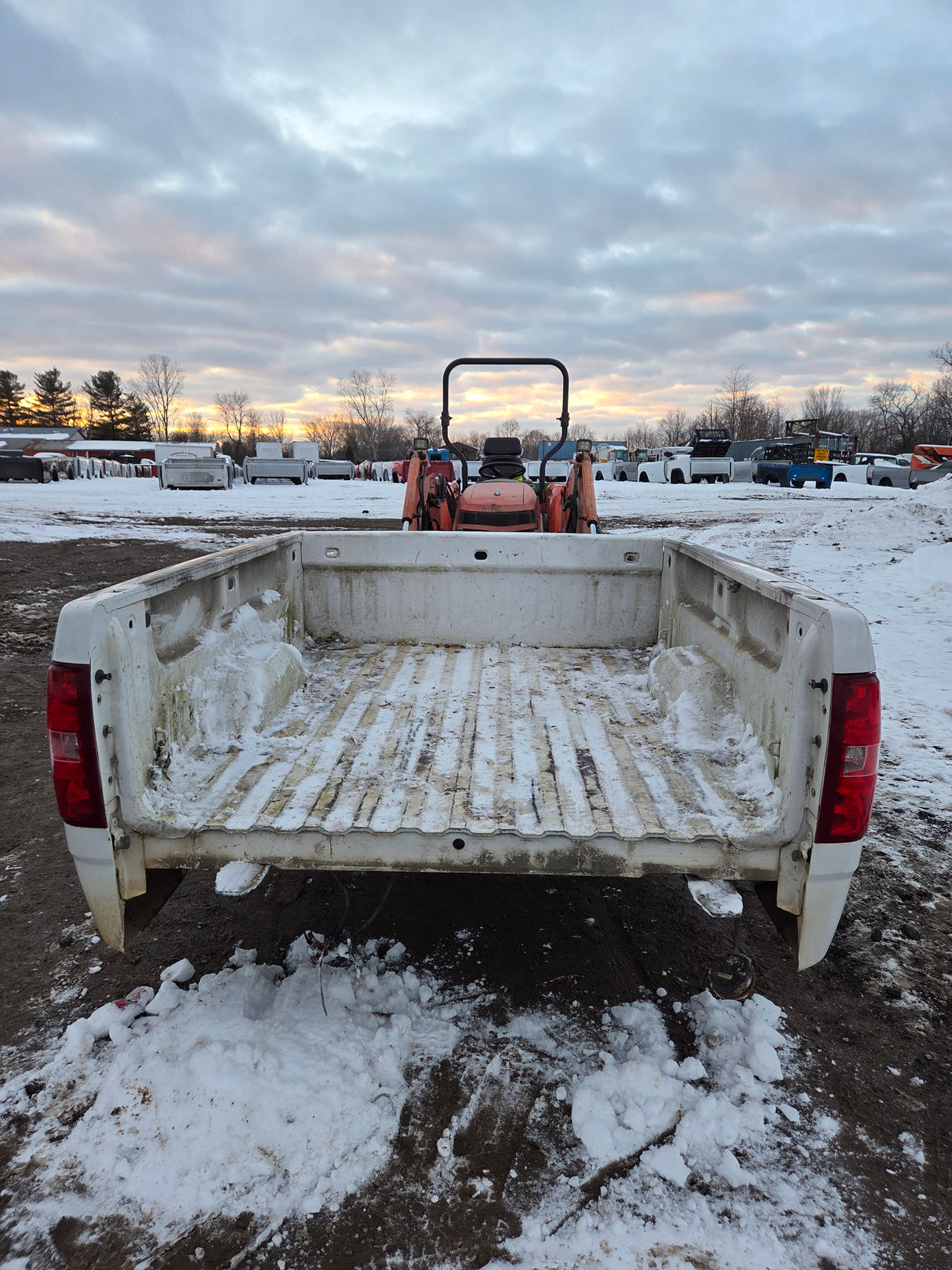 2007-2013 Chevrolet Silverado 1500 2500 3500 HD 6' 6" Short Truck Bed - Summit White