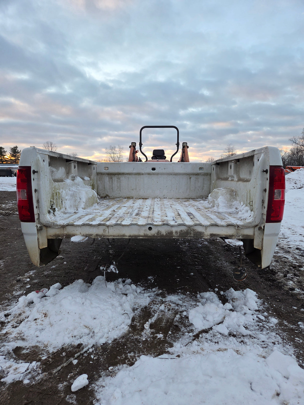 2007-2013 Chevrolet Silverado 1500 2500 3500 HD 6' 6" Short Truck Bed - Summit White
