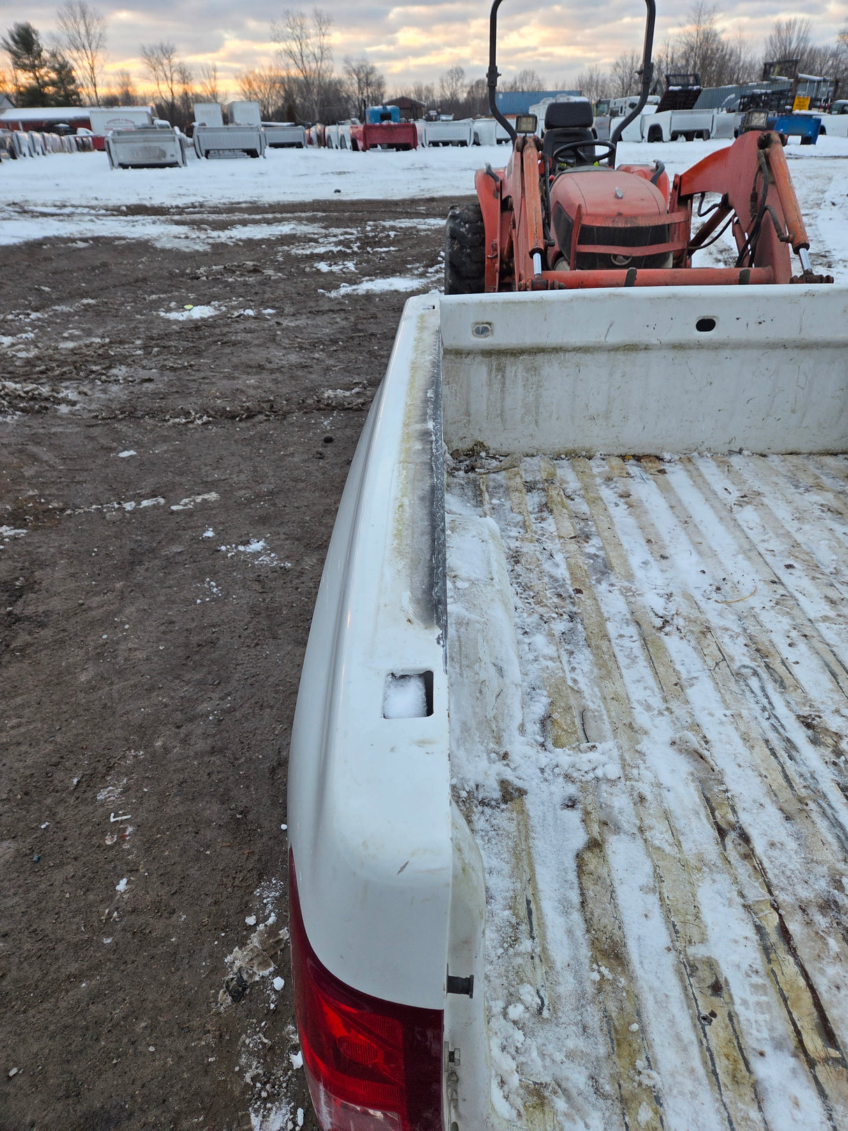 2007-2013 Chevrolet Silverado 1500 2500 3500 HD 6' 6" Short Truck Bed - Summit White