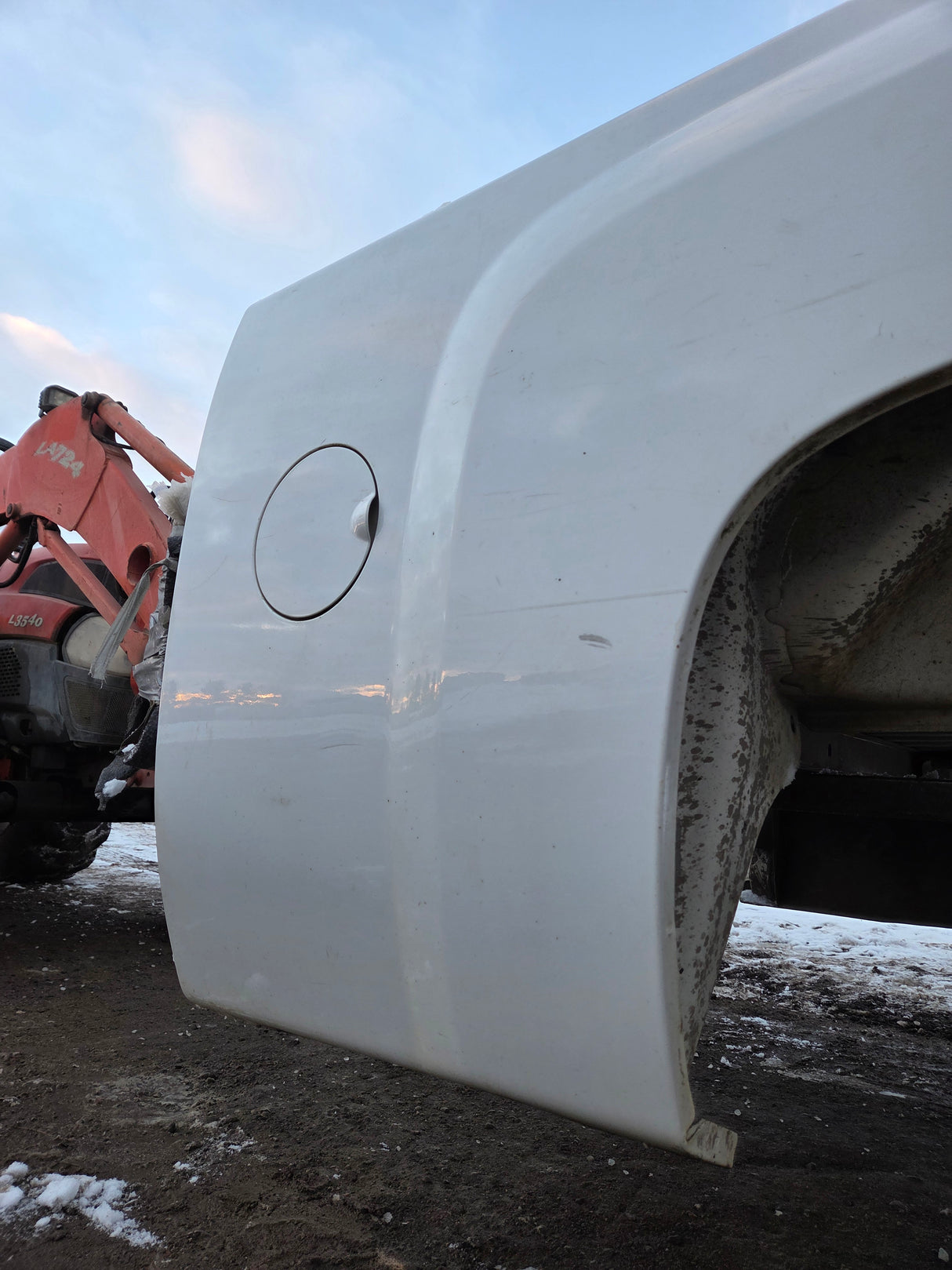 2007-2013 Chevrolet Silverado 1500 2500 3500 HD 6' 6" Short Truck Bed - Summit White