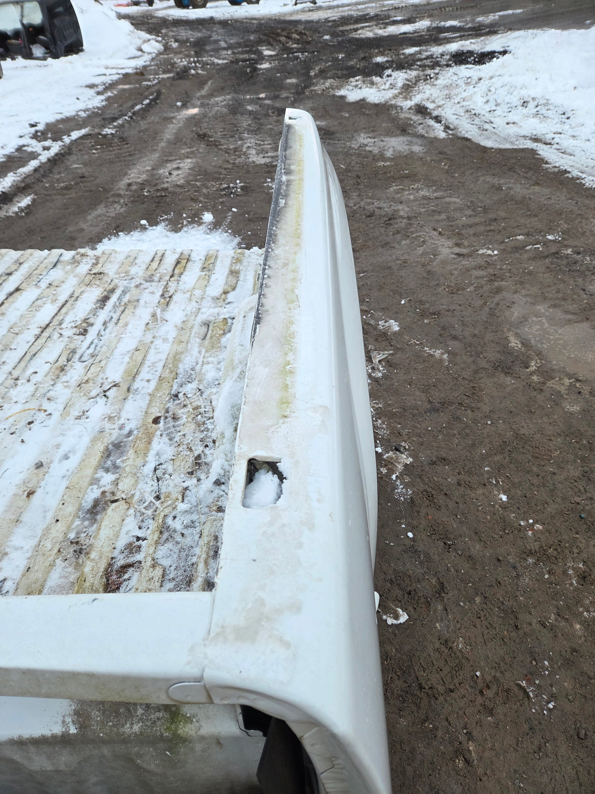 2007-2013 Chevrolet Silverado 1500 2500 3500 HD 6' 6" Short Truck Bed - Summit White