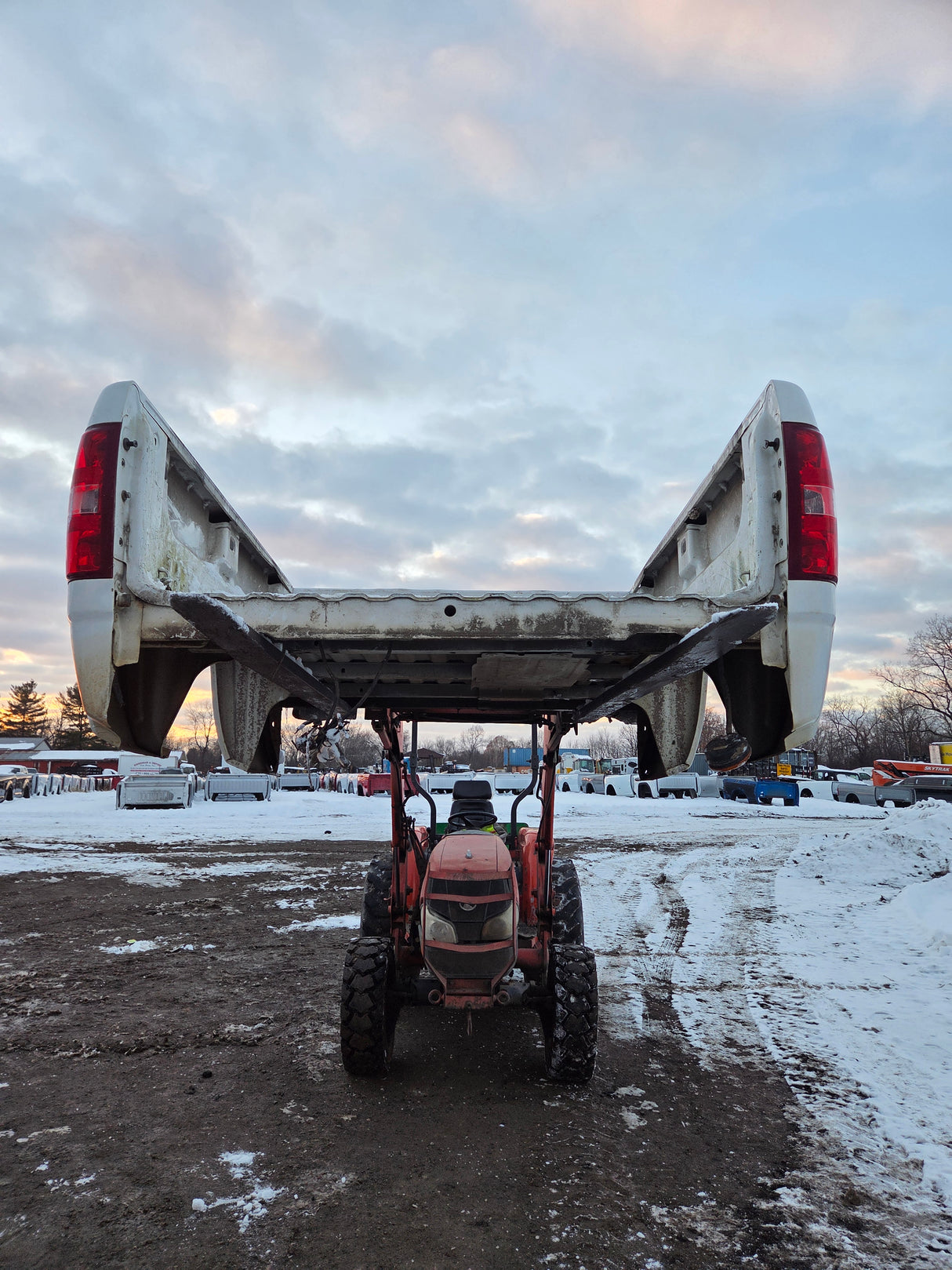 2007-2013 Chevrolet Silverado 1500 2500 3500 HD 6' 6" Short Truck Bed - Summit White