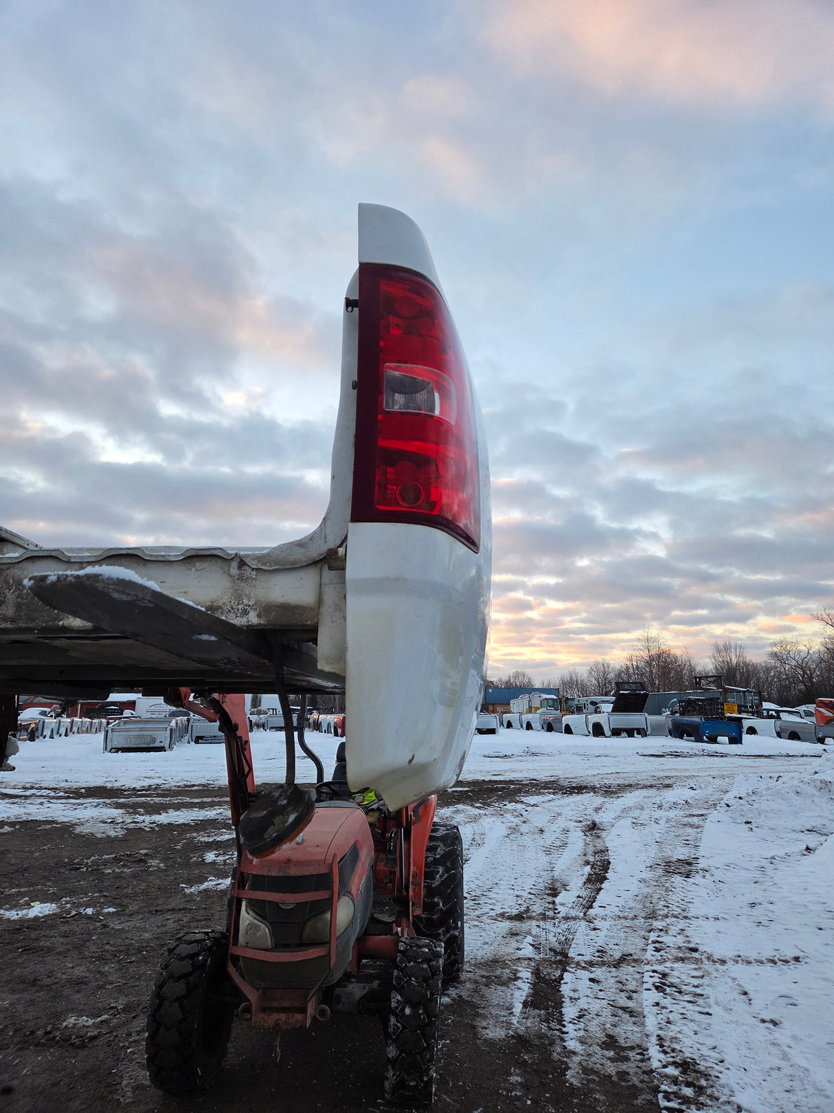 2007-2013 Chevrolet Silverado 1500 2500 3500 HD 6' 6" Short Truck Bed - Summit White