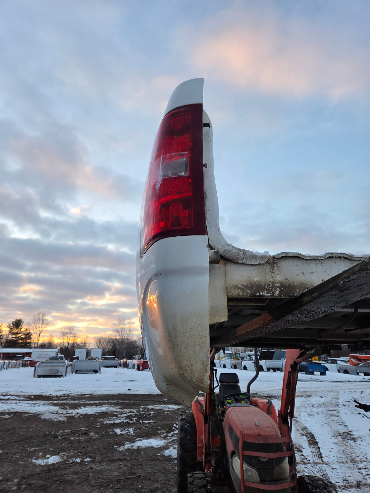 2007-2013 Chevrolet Silverado 1500 2500 3500 HD 6' 6" Short Truck Bed - Summit White