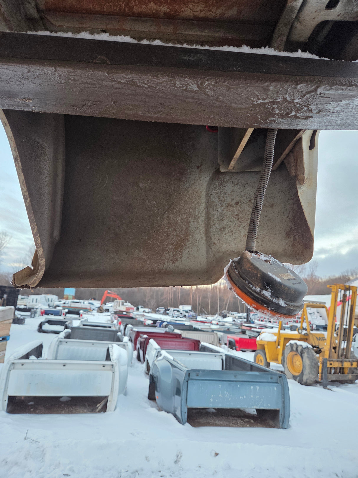 2007-2013 Chevrolet Silverado 1500 2500 3500 HD 6' 6" Short Truck Bed - Summit White