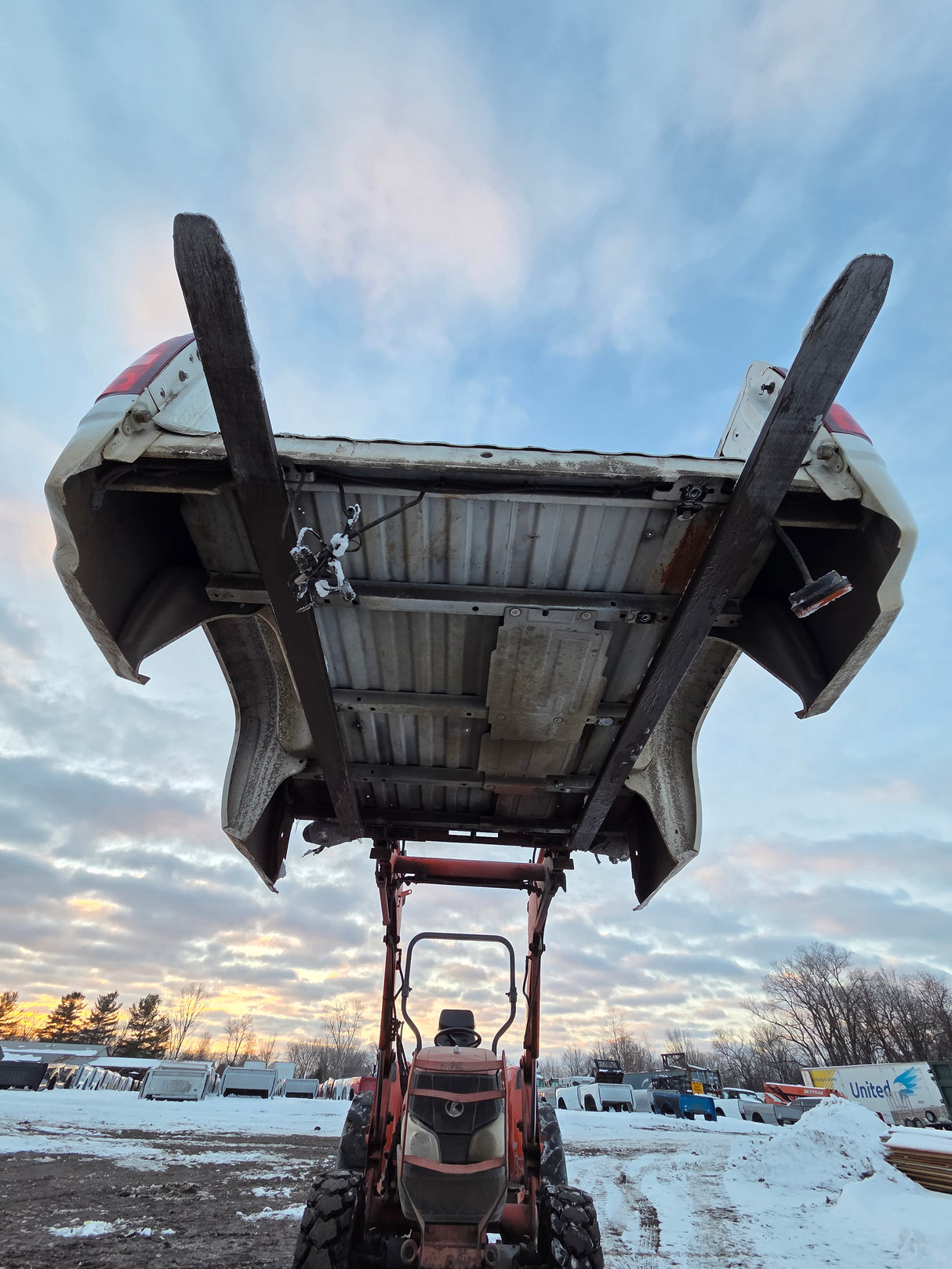 2007-2013 Chevrolet Silverado 1500 2500 3500 HD 6' 6" Short Truck Bed - Summit White