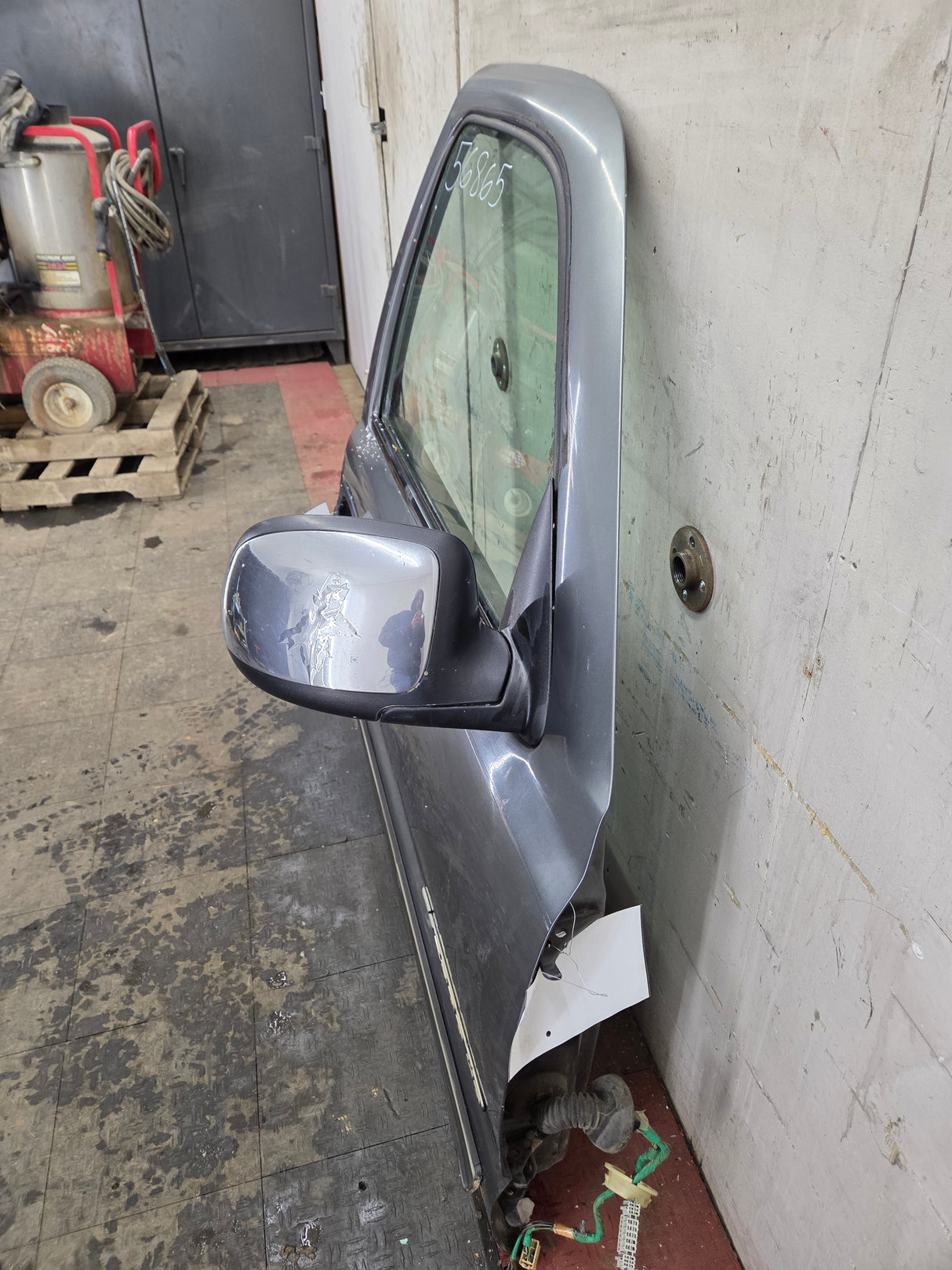 1999-2006 Chevrolet Silverado / GMC Sierra 1500 2500 3500 HD Front Passenger side Door RH