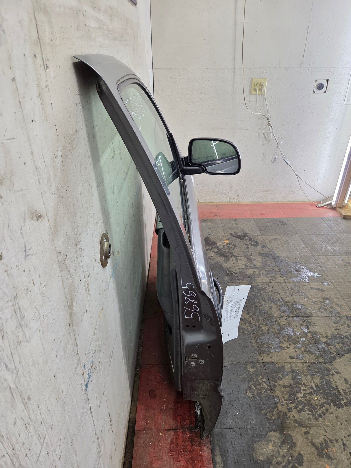 1999-2006 Chevrolet Silverado / GMC Sierra 1500 2500 3500 HD Front Passenger side Door RH