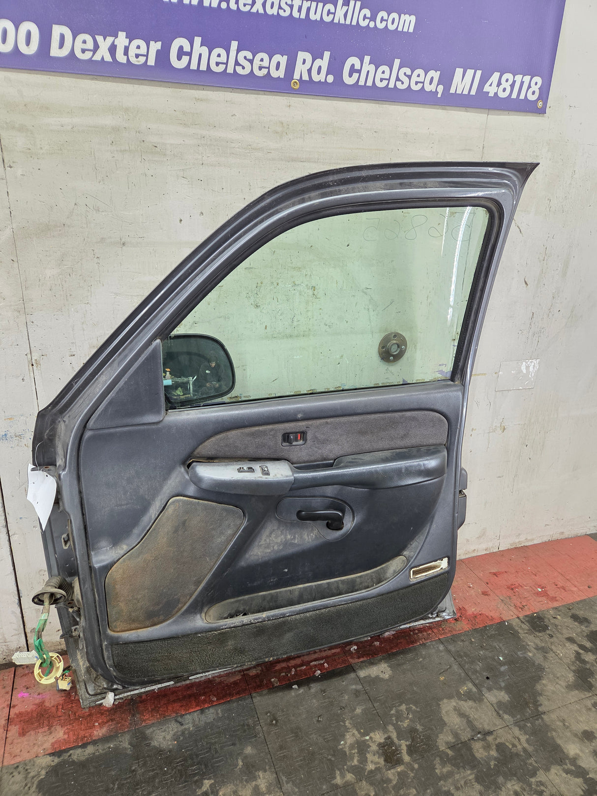 1999-2006 Chevrolet Silverado / GMC Sierra 1500 2500 3500 HD Front Passenger side Door RH