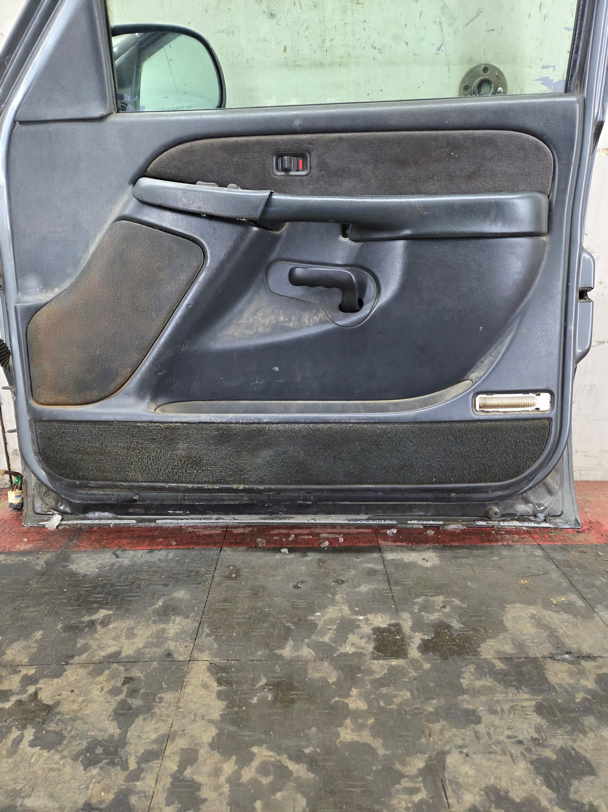 1999-2006 Chevrolet Silverado / GMC Sierra 1500 2500 3500 HD Front Passenger side Door RH