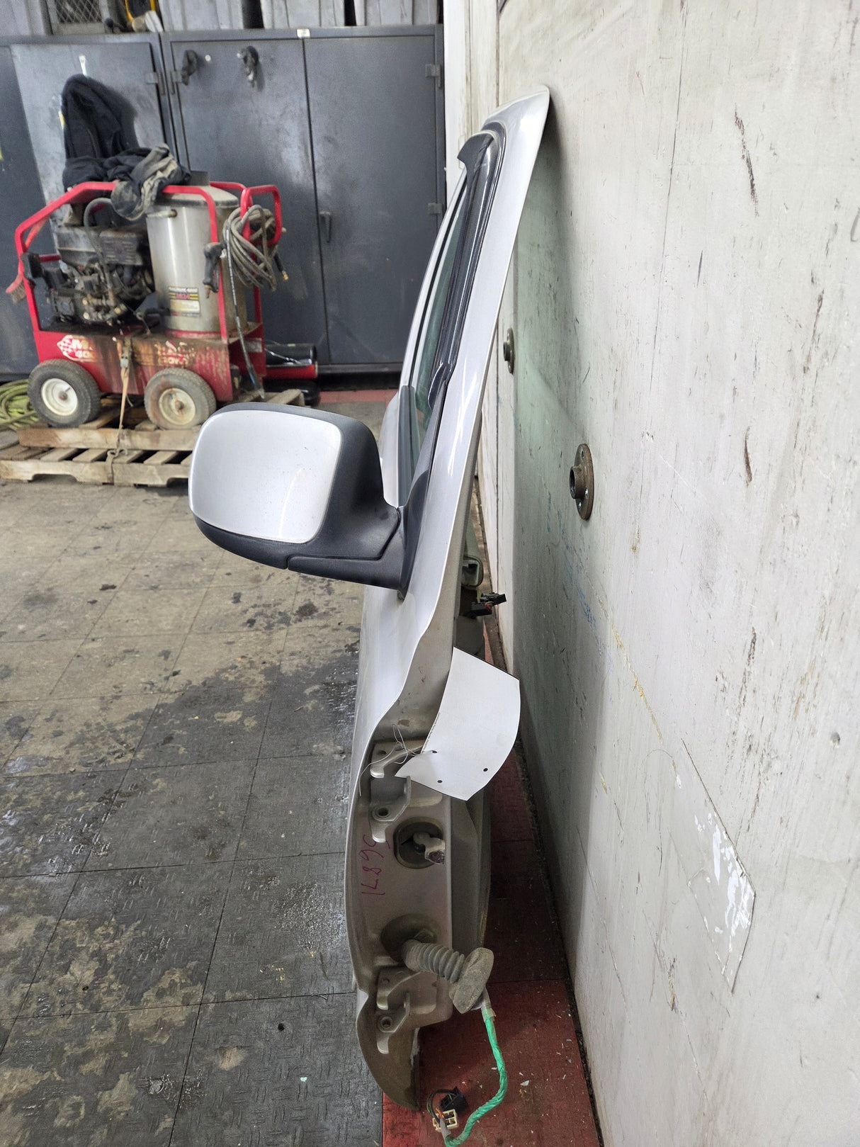 1999-2006 Chevrolet Silverado / GMC Sierra 1500 2500 3500 HD Front Passenger side Door RH