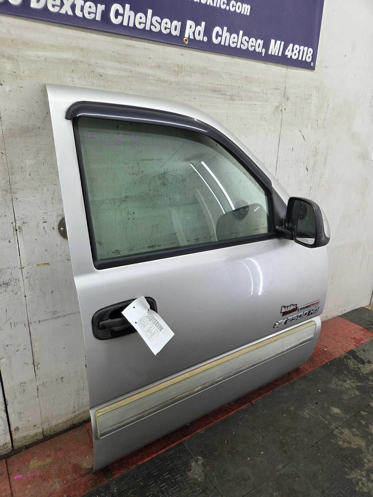 1999-2006 Chevrolet Silverado / GMC Sierra 1500 2500 3500 HD Front Passenger side Door RH