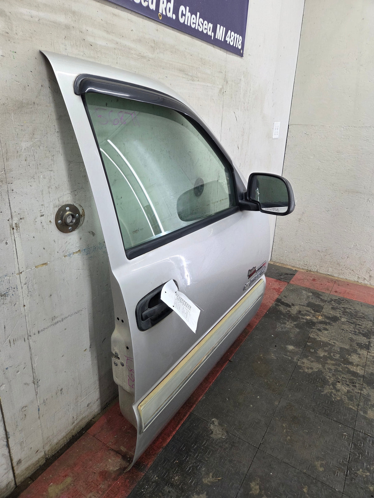 1999-2006 Chevrolet Silverado / GMC Sierra 1500 2500 3500 HD Front Passenger side Door RH