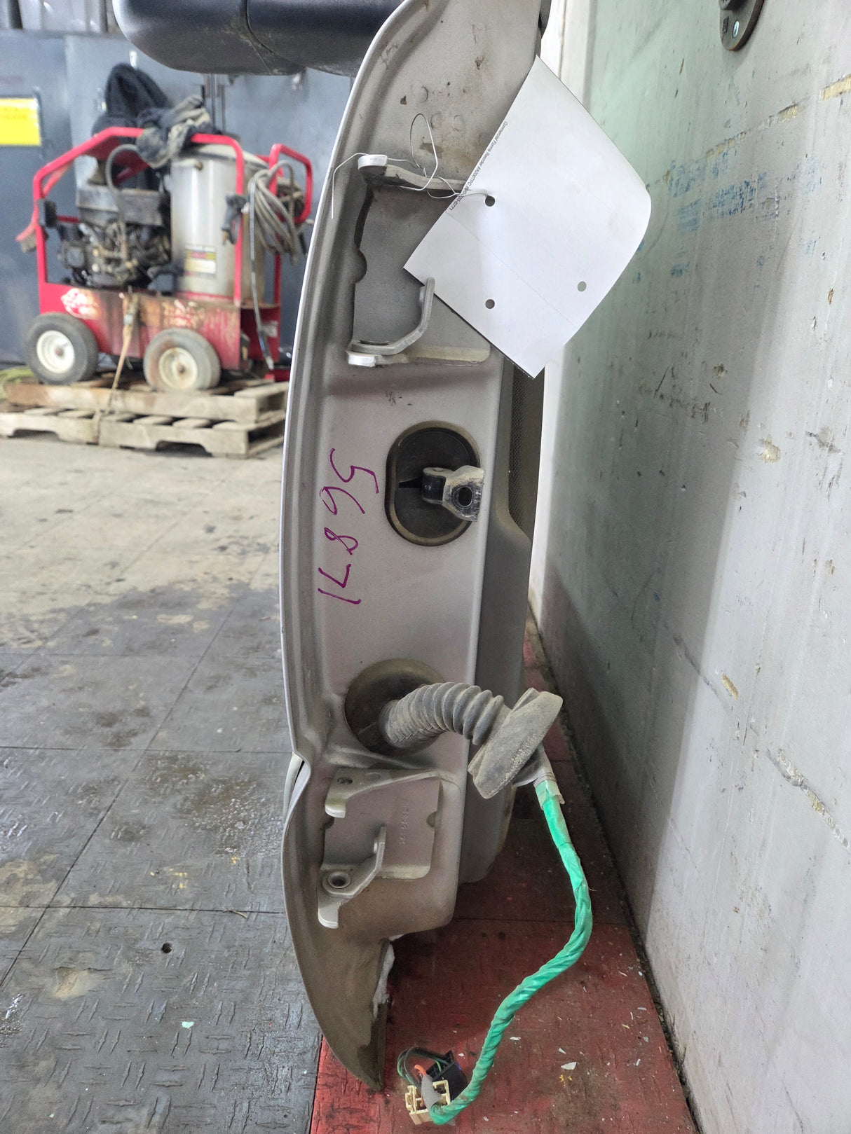 1999-2006 Chevrolet Silverado / GMC Sierra 1500 2500 3500 HD Front Passenger side Door RH