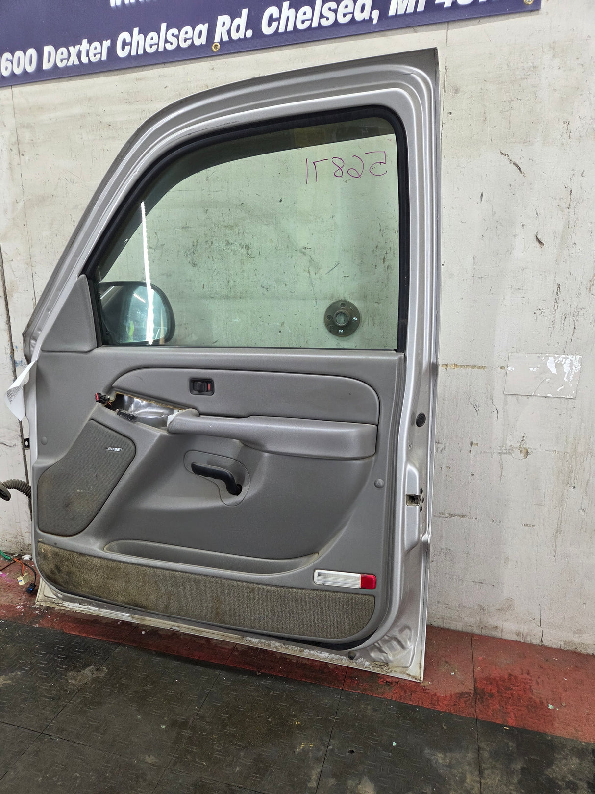 1999-2006 Chevrolet Silverado / GMC Sierra 1500 2500 3500 HD Front Passenger side Door RH
