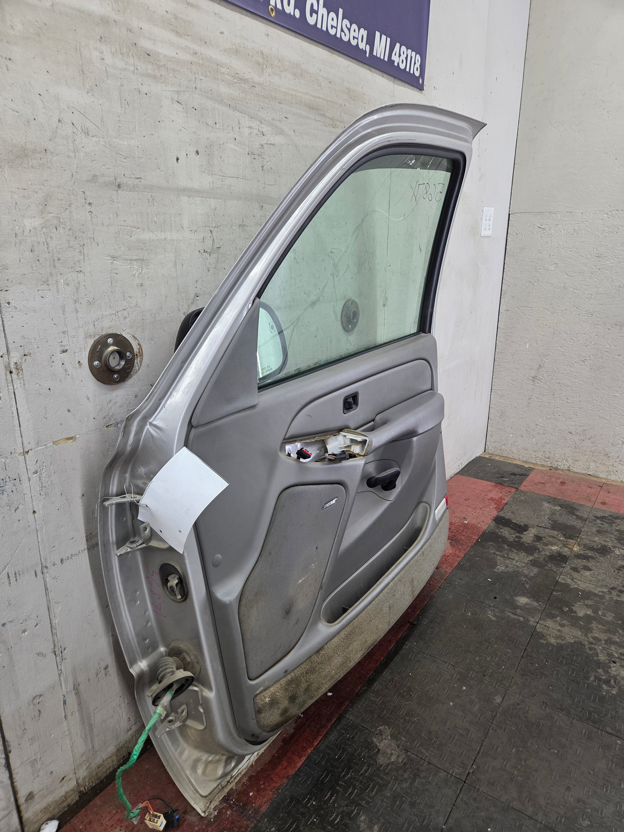 1999-2006 Chevrolet Silverado / GMC Sierra 1500 2500 3500 HD Front Passenger side Door RH