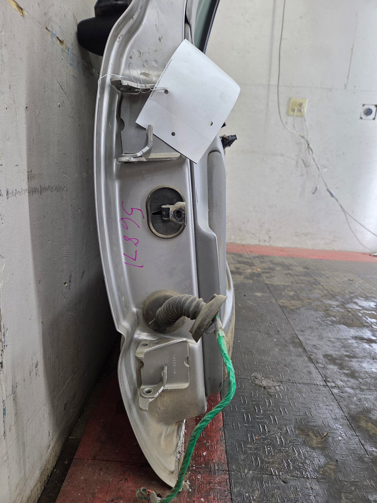 1999-2006 Chevrolet Silverado / GMC Sierra 1500 2500 3500 HD Front Passenger side Door RH