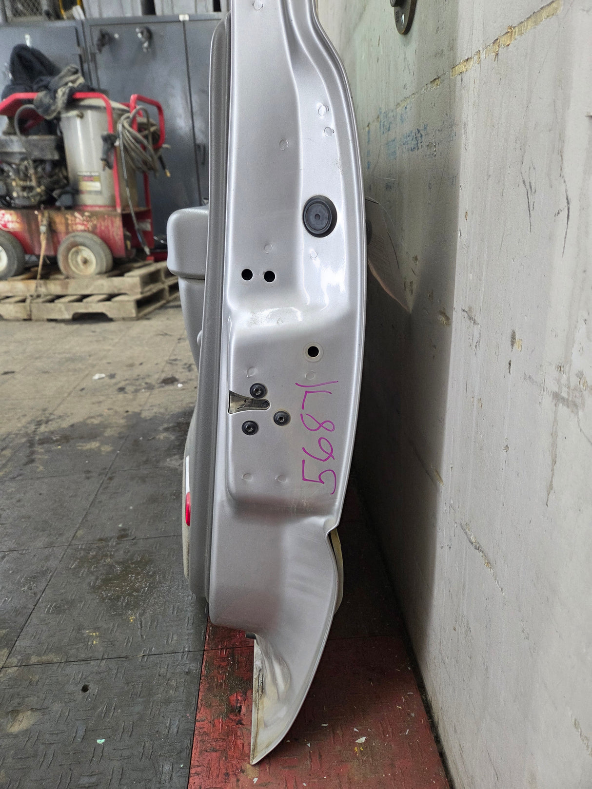 1999-2006 Chevrolet Silverado / GMC Sierra 1500 2500 3500 HD Front Passenger side Door RH