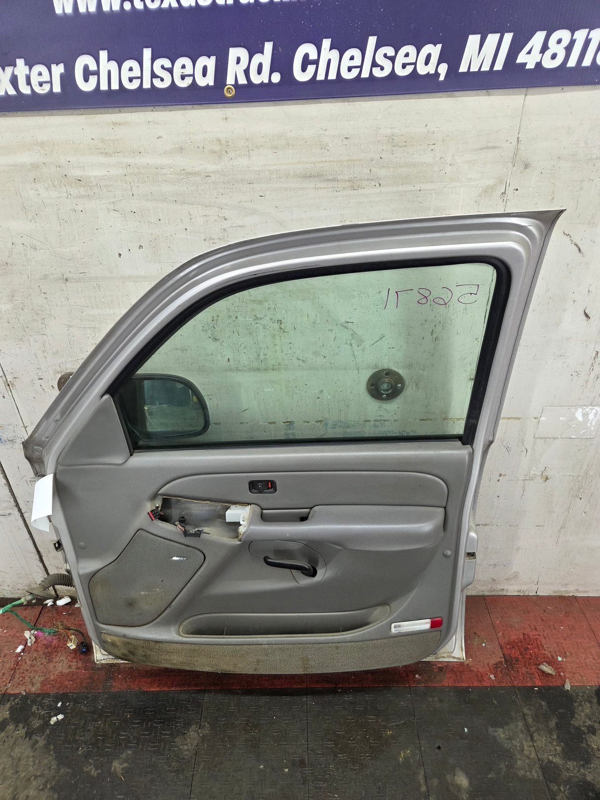 1999-2006 Chevrolet Silverado / GMC Sierra 1500 2500 3500 HD Front Passenger side Door RH