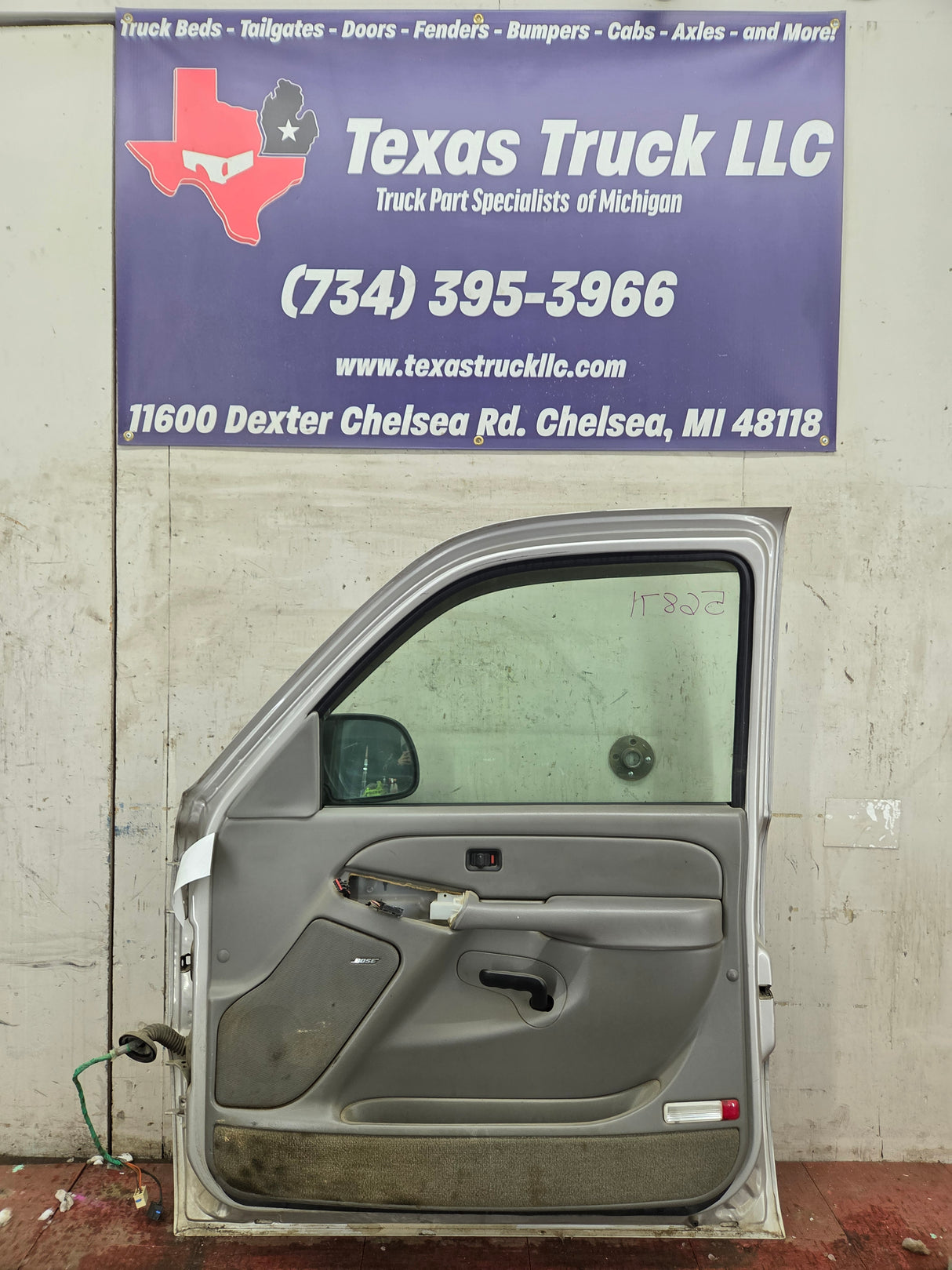 1999-2006 Chevrolet Silverado / GMC Sierra 1500 2500 3500 HD Front Passenger side Door RH