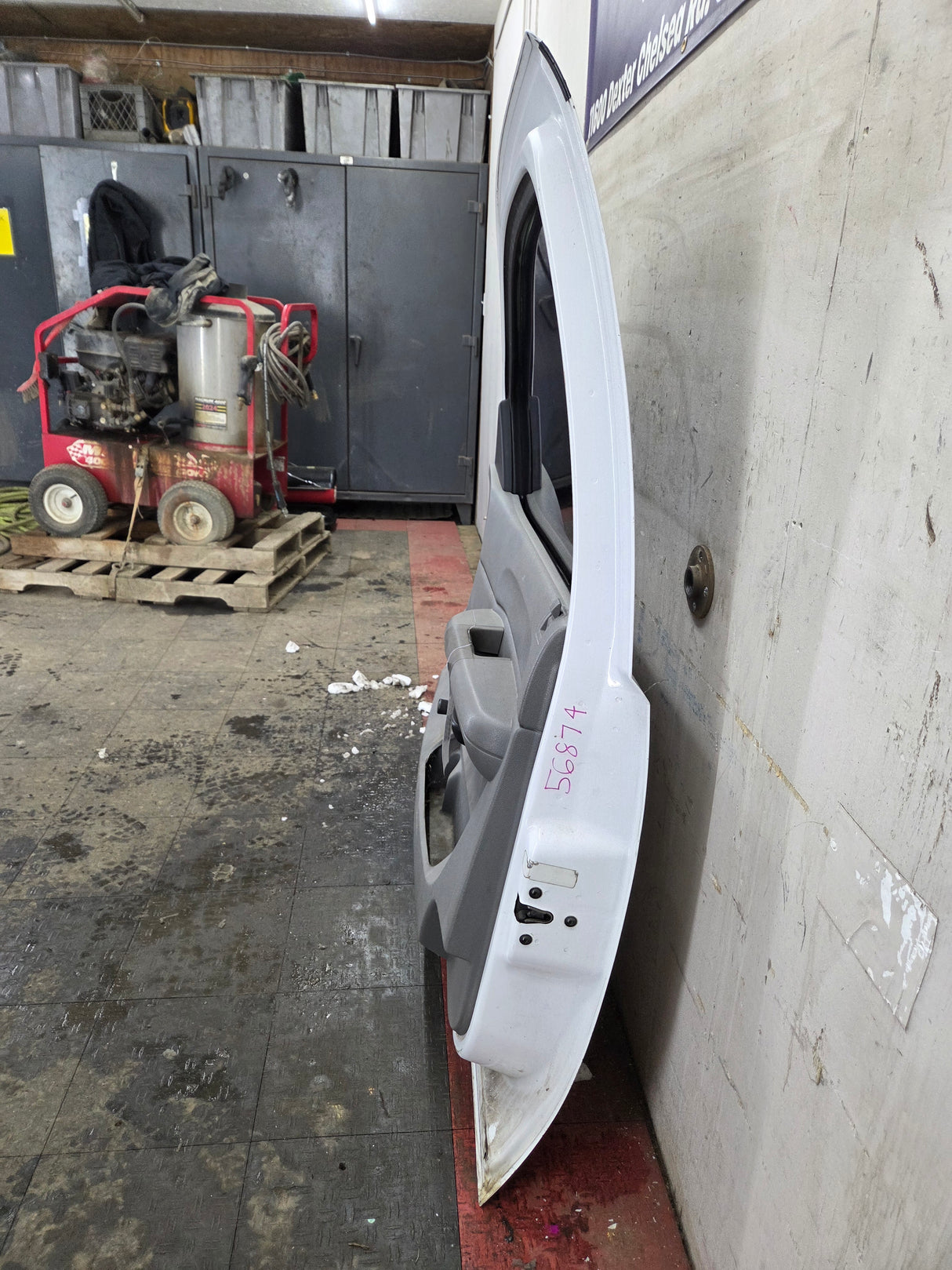 2007-2013 Chevrolet Silverado / GMC Sierra 1500 2500 3500 HD RH Front Passenger Side Door