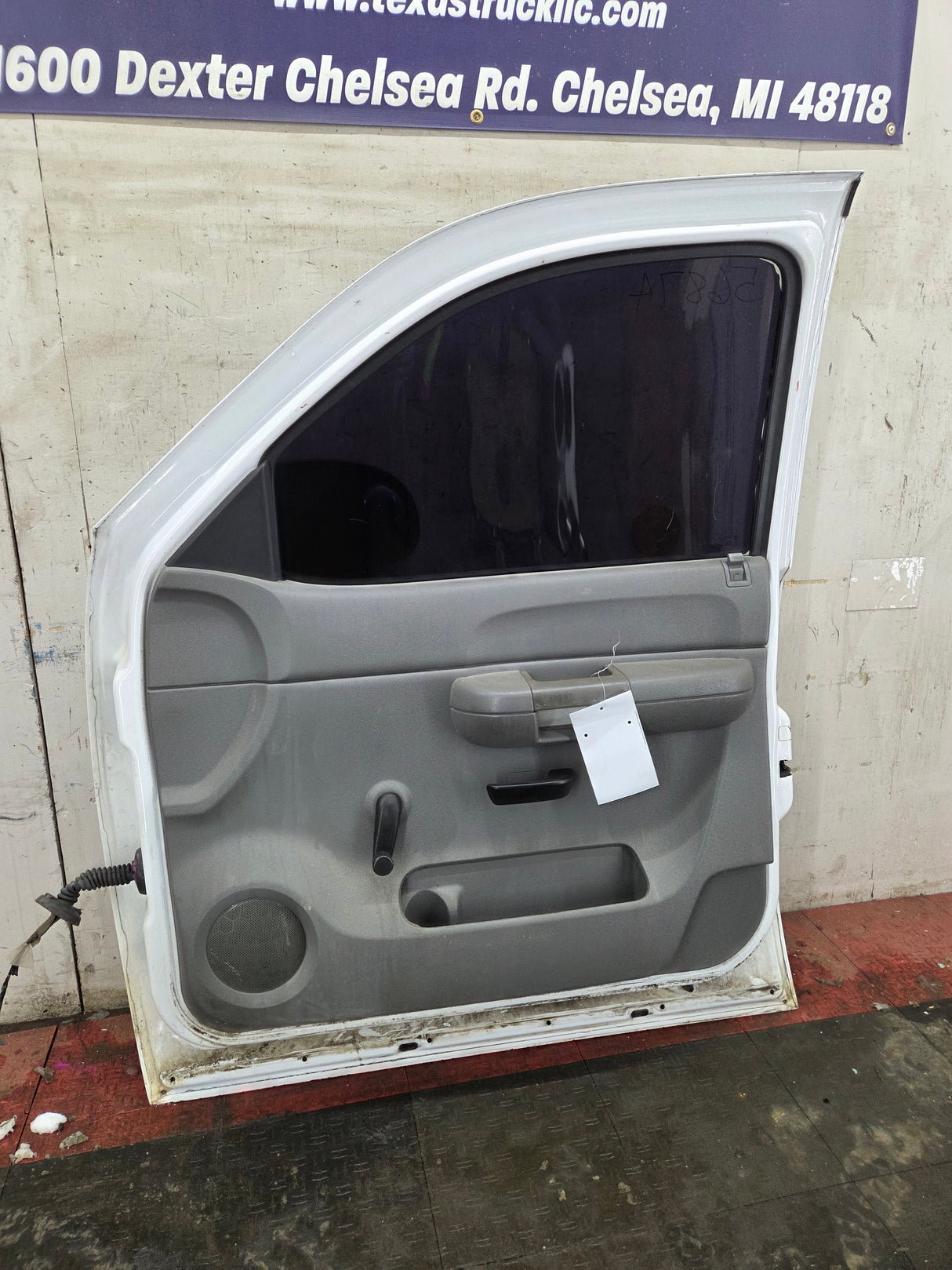 2007-2013 Chevrolet Silverado / GMC Sierra 1500 2500 3500 HD RH Front Passenger Side Door