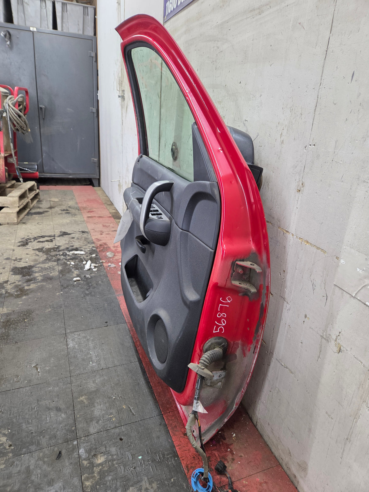 2007-2013 Chevrolet Silverado / GMC Sierra 1500 2500 3500 HD LH Front Driver Side Door