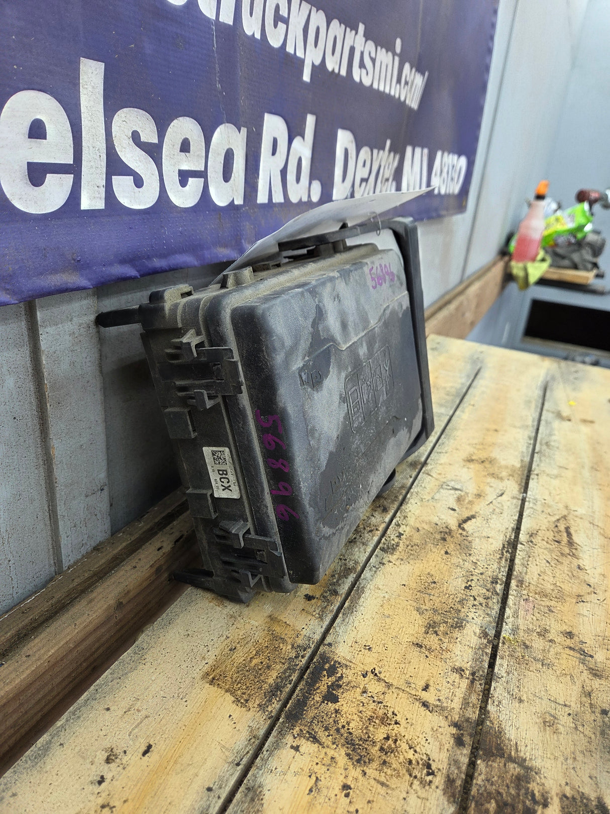 2014-2017 Chevrolet Silverado / GMC Sierra 1500 2500 3500 Engine Bay Fuse Box