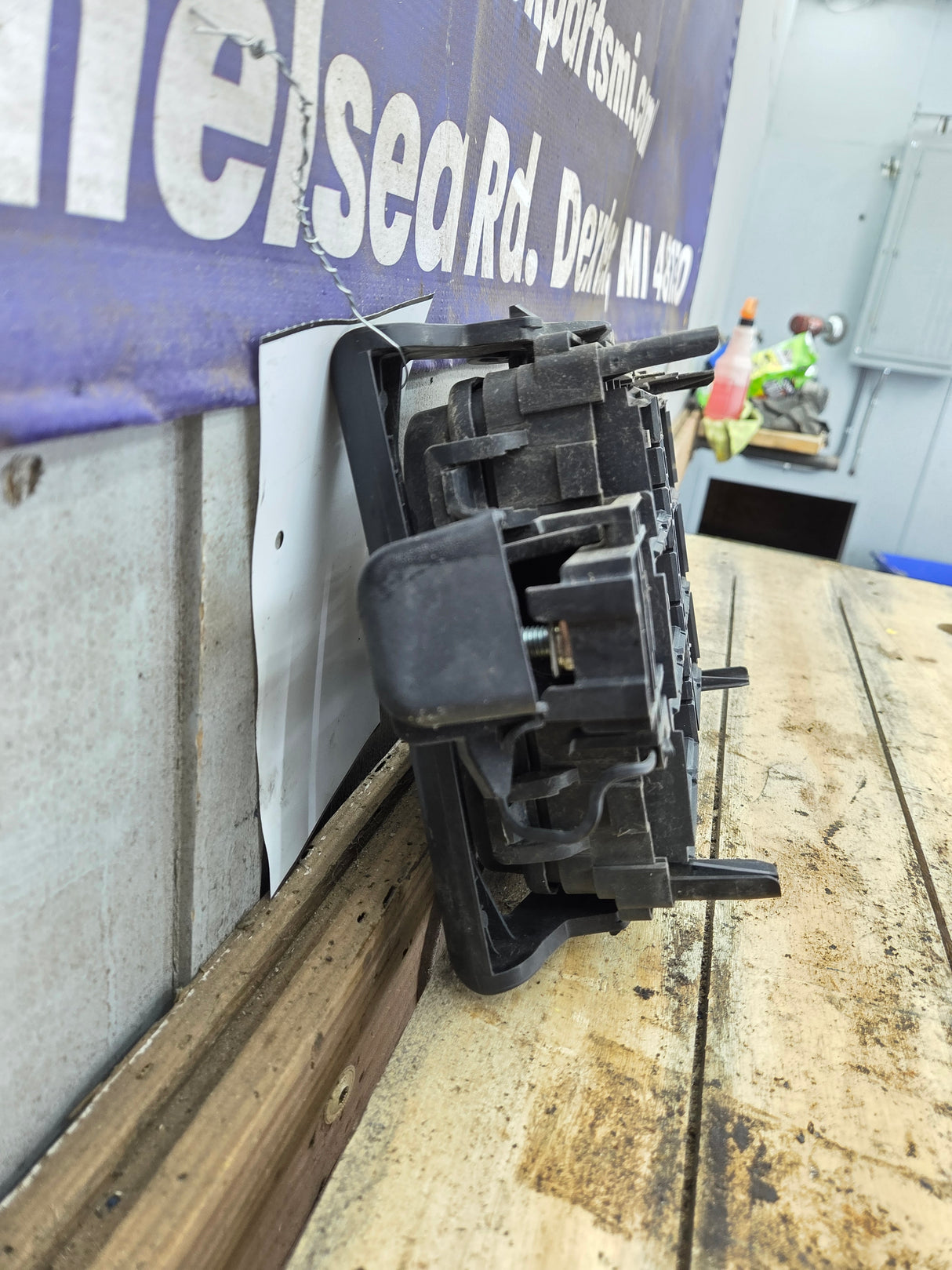 2014-2017 Chevrolet Silverado / GMC Sierra 1500 2500 3500 Engine Bay Fuse Box