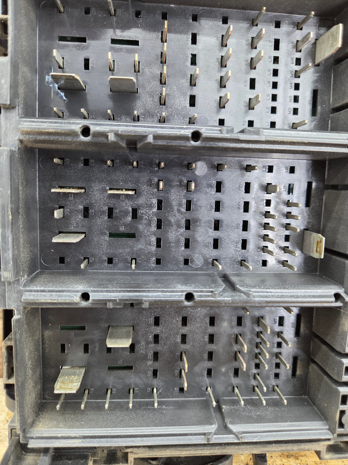 2014-2017 Chevrolet Silverado / GMC Sierra 1500 2500 3500 Engine Bay Fuse Box