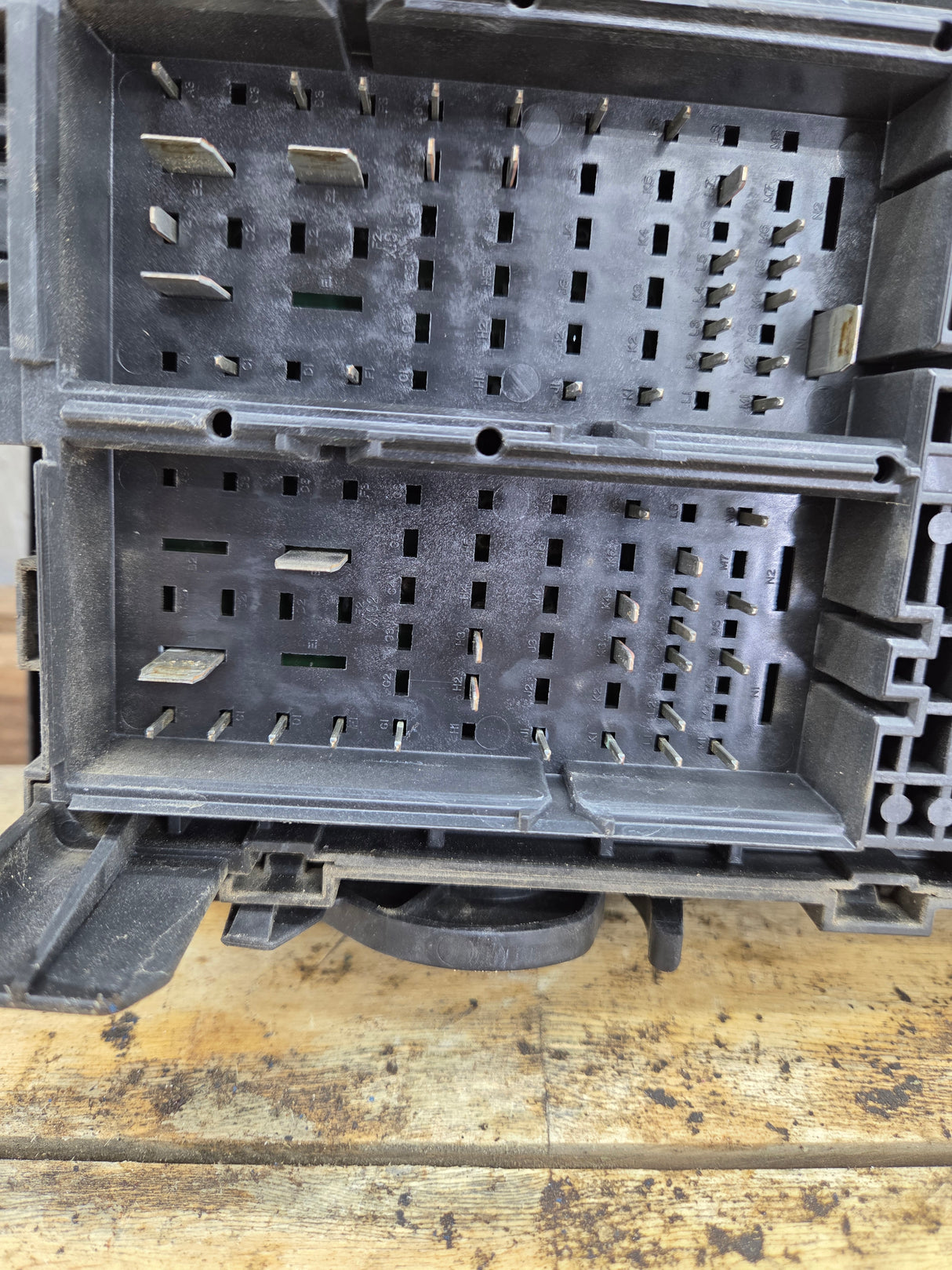 2014-2017 Chevrolet Silverado / GMC Sierra 1500 2500 3500 Engine Bay Fuse Box