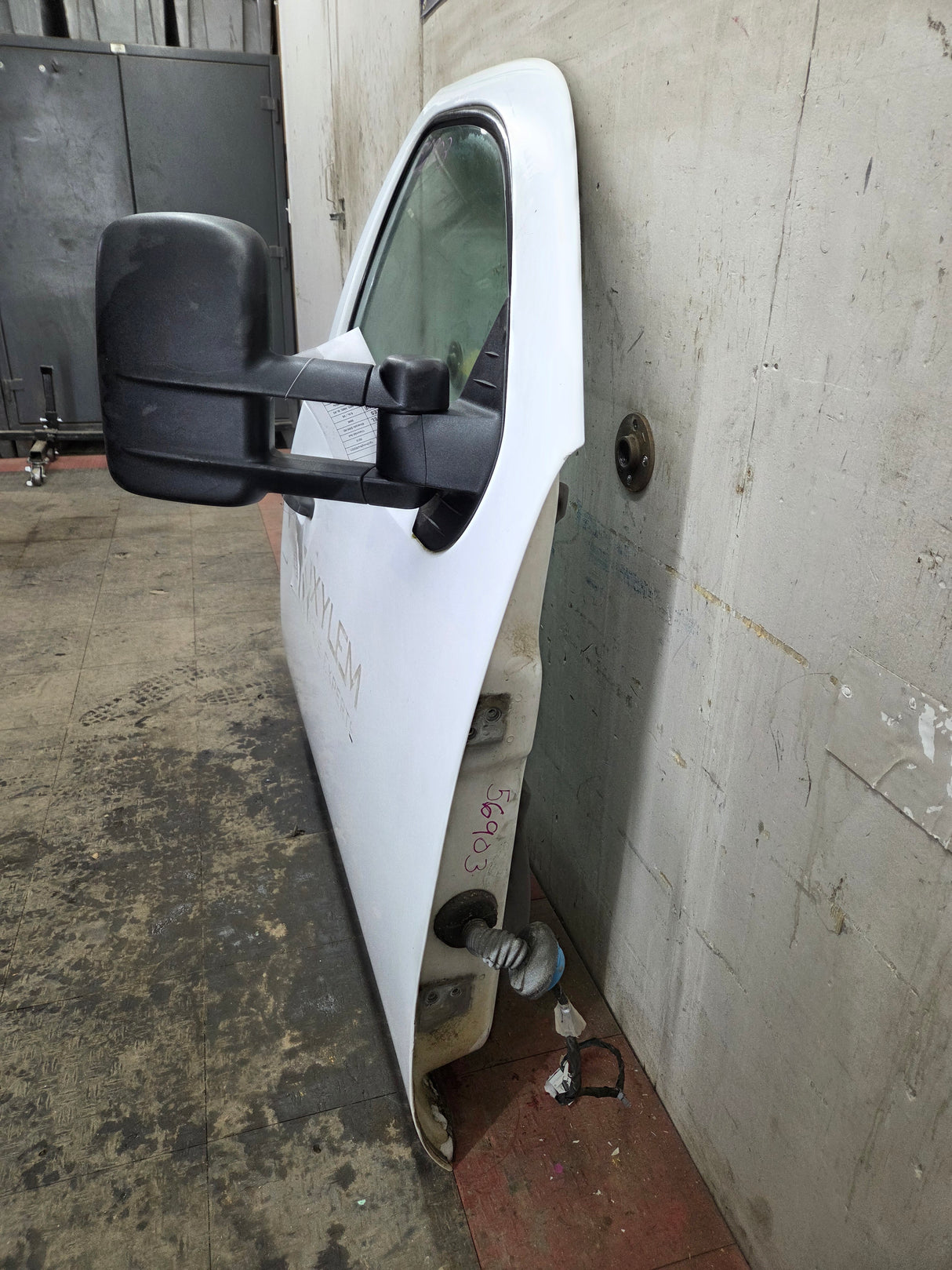 2007-2013 Chevrolet Silverado / GMC Sierra 1500 2500 3500 HD RH Front Passenger Side Door