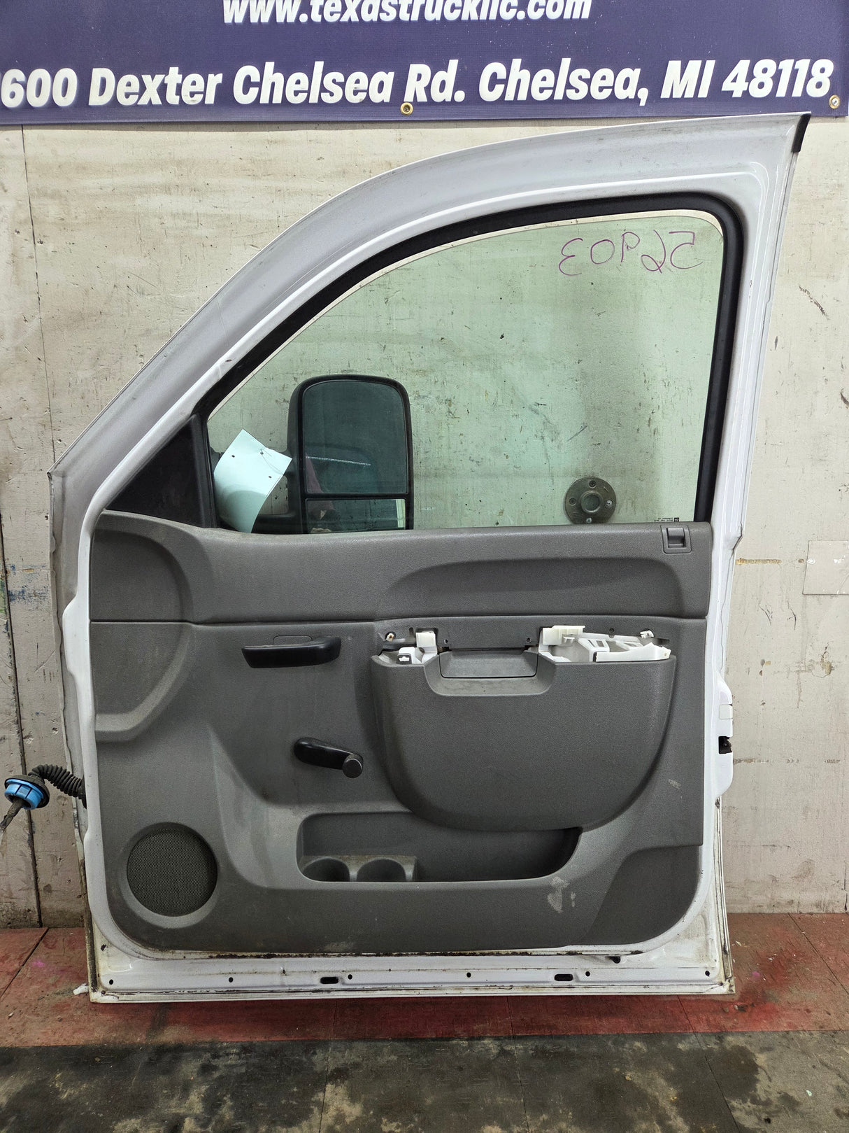 2007-2013 Chevrolet Silverado / GMC Sierra 1500 2500 3500 HD RH Front Passenger Side Door