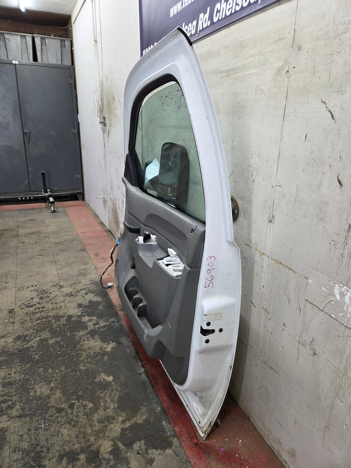 2007-2013 Chevrolet Silverado / GMC Sierra 1500 2500 3500 HD RH Front Passenger Side Door