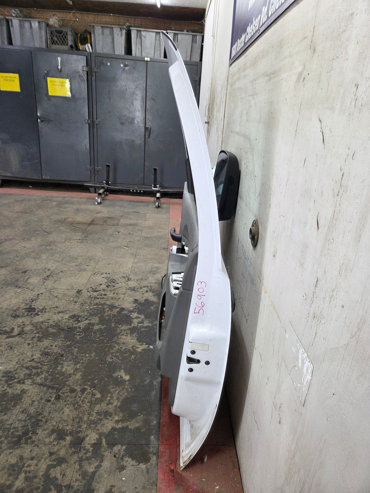 2007-2013 Chevrolet Silverado / GMC Sierra 1500 2500 3500 HD RH Front Passenger Side Door