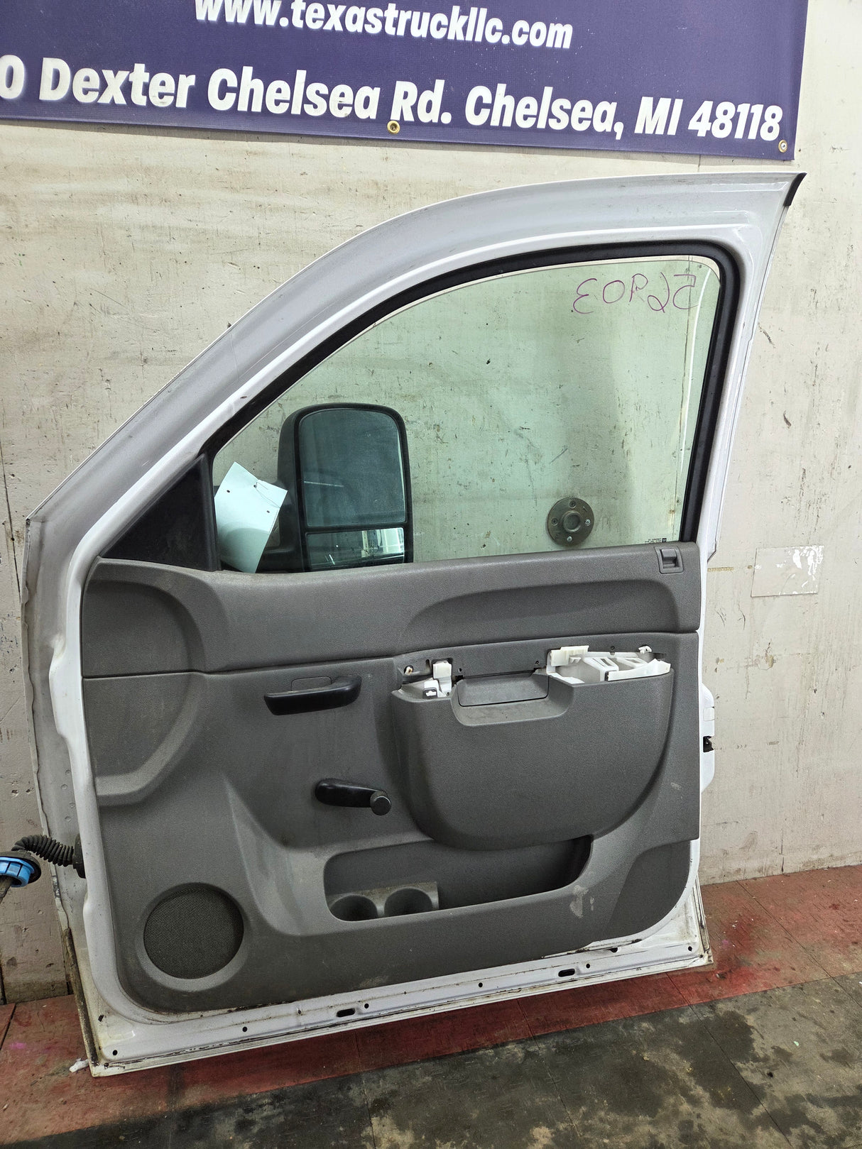 2007-2013 Chevrolet Silverado / GMC Sierra 1500 2500 3500 HD RH Front Passenger Side Door