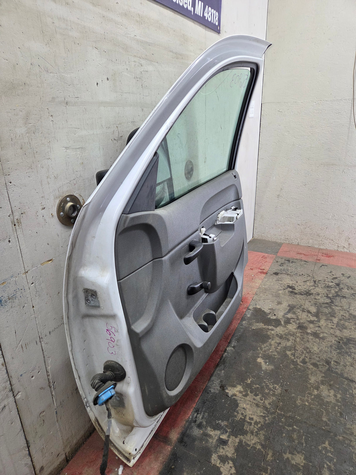 2007-2013 Chevrolet Silverado / GMC Sierra 1500 2500 3500 HD RH Front Passenger Side Door