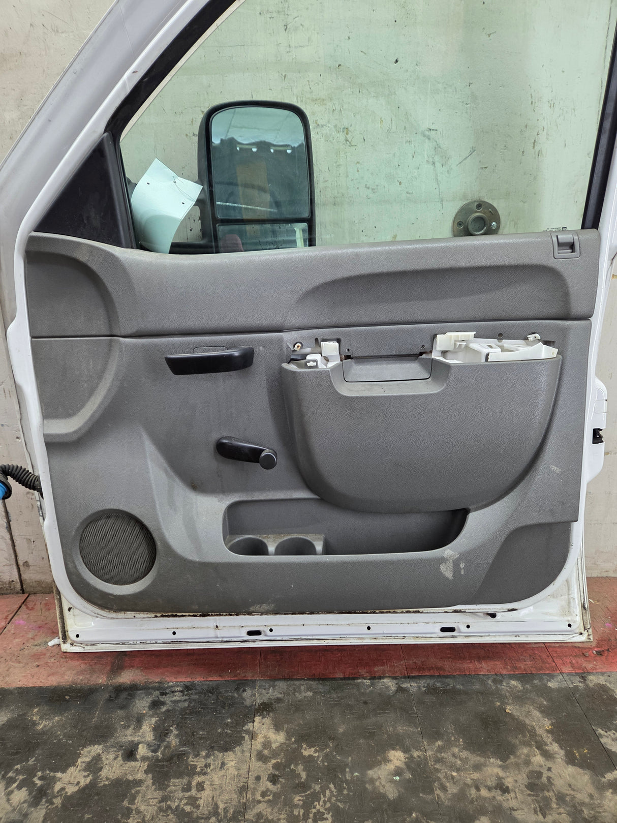 2007-2013 Chevrolet Silverado / GMC Sierra 1500 2500 3500 HD RH Front Passenger Side Door