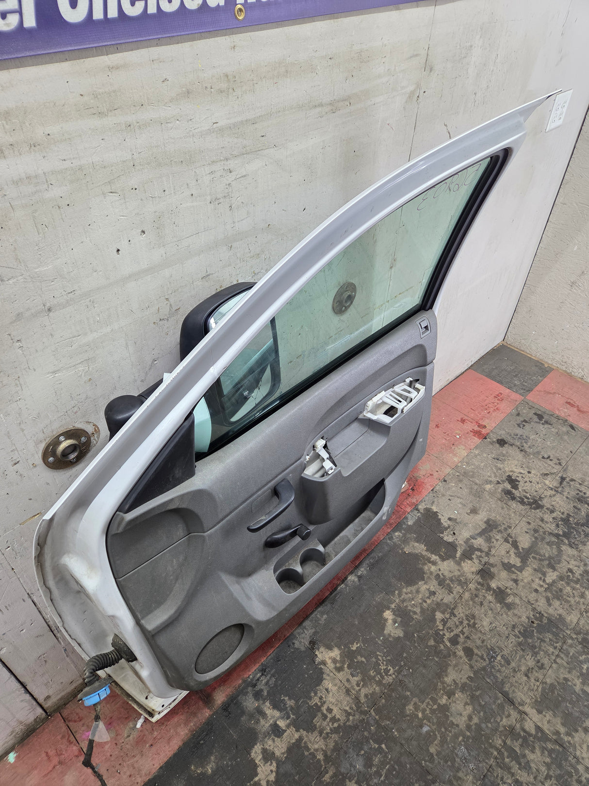 2007-2013 Chevrolet Silverado / GMC Sierra 1500 2500 3500 HD RH Front Passenger Side Door