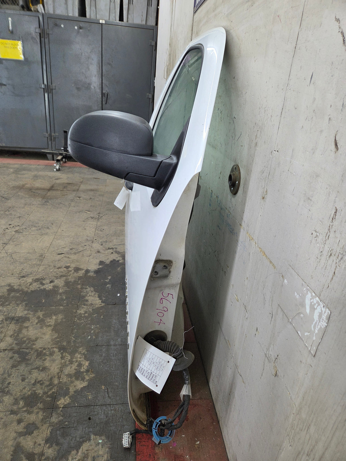 2007-2013 Chevrolet Silverado / GMC Sierra 1500 2500 3500 HD RH Front Passenger Side Door