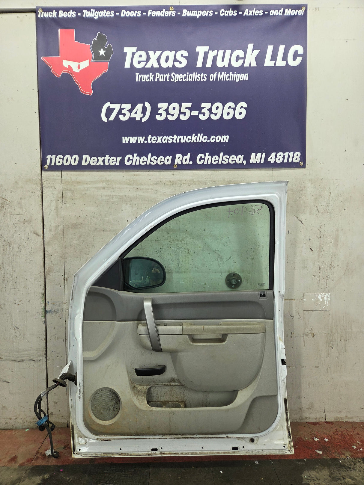 2007-2013 Chevrolet Silverado / GMC Sierra 1500 2500 3500 HD RH Front Passenger Side Door