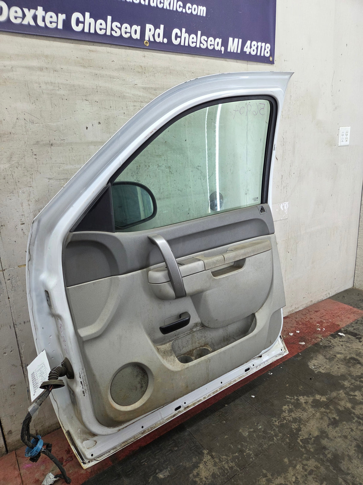 2007-2013 Chevrolet Silverado / GMC Sierra 1500 2500 3500 HD RH Front Passenger Side Door