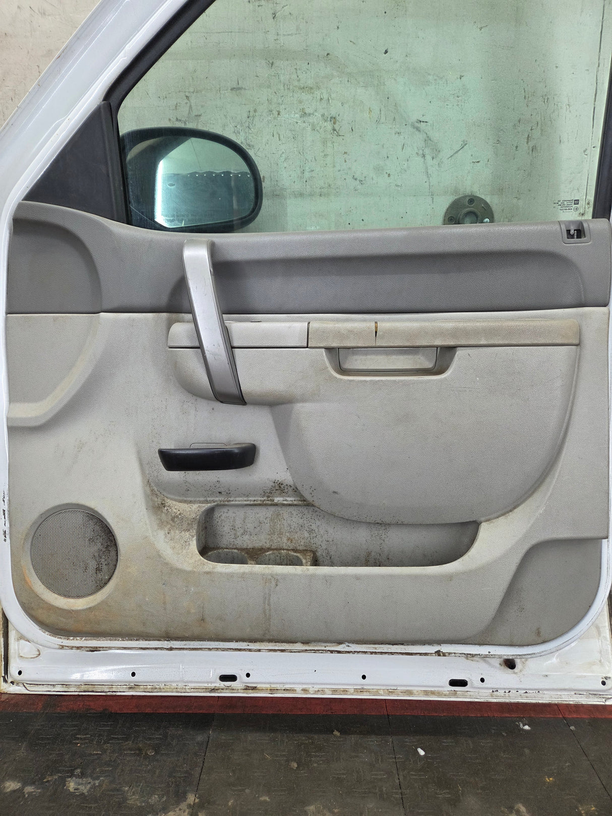2007-2013 Chevrolet Silverado / GMC Sierra 1500 2500 3500 HD RH Front Passenger Side Door