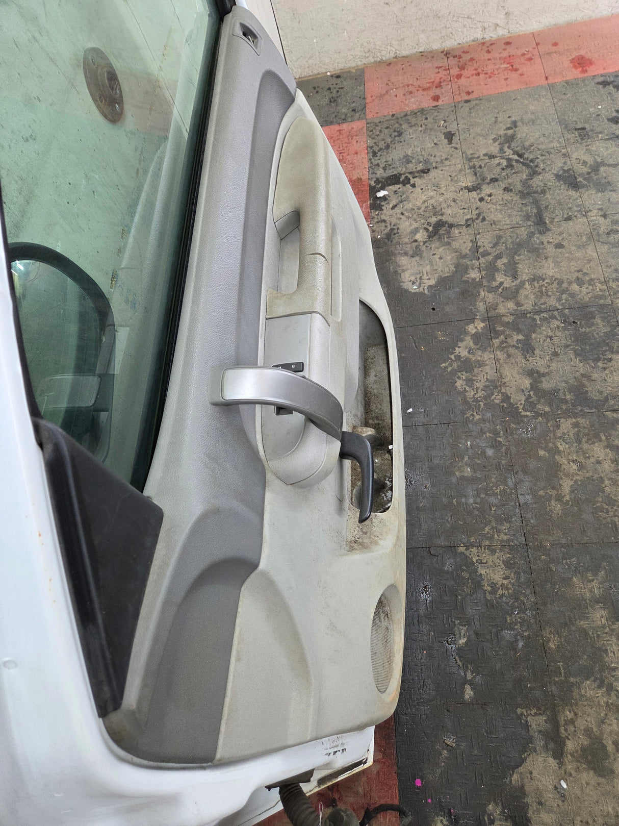 2007-2013 Chevrolet Silverado / GMC Sierra 1500 2500 3500 HD RH Front Passenger Side Door