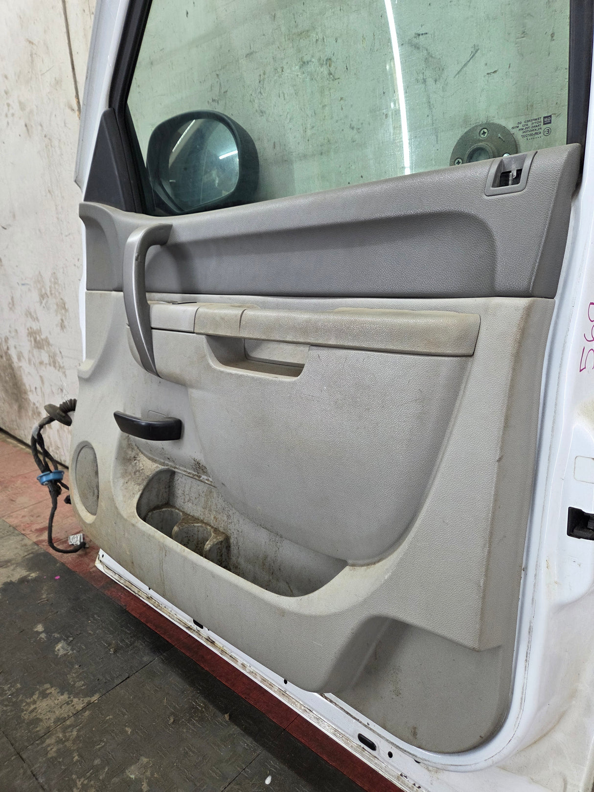 2007-2013 Chevrolet Silverado / GMC Sierra 1500 2500 3500 HD RH Front Passenger Side Door